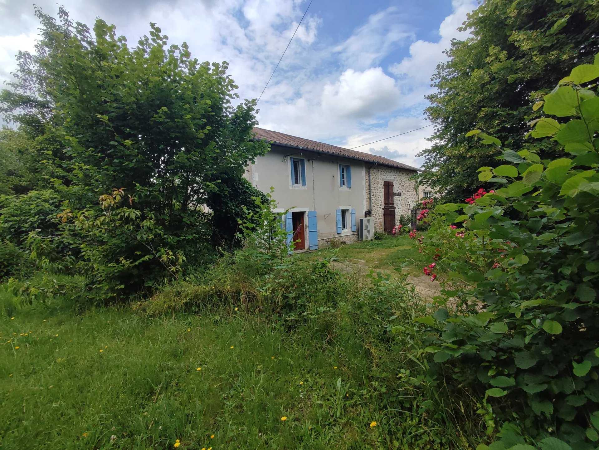 House in Saint-Mathieu, Nouvelle-Aquitaine 12142972