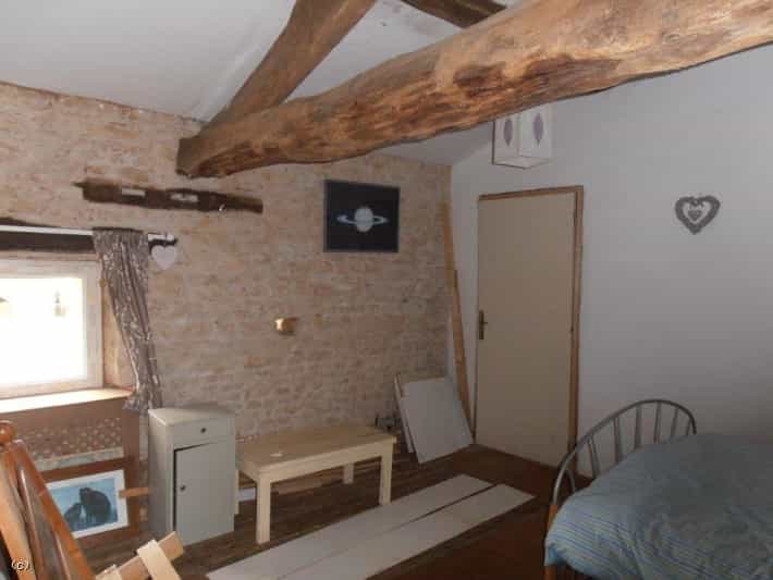 жилой дом в Sauzé-Vaussais, Nouvelle-Aquitaine 12142993