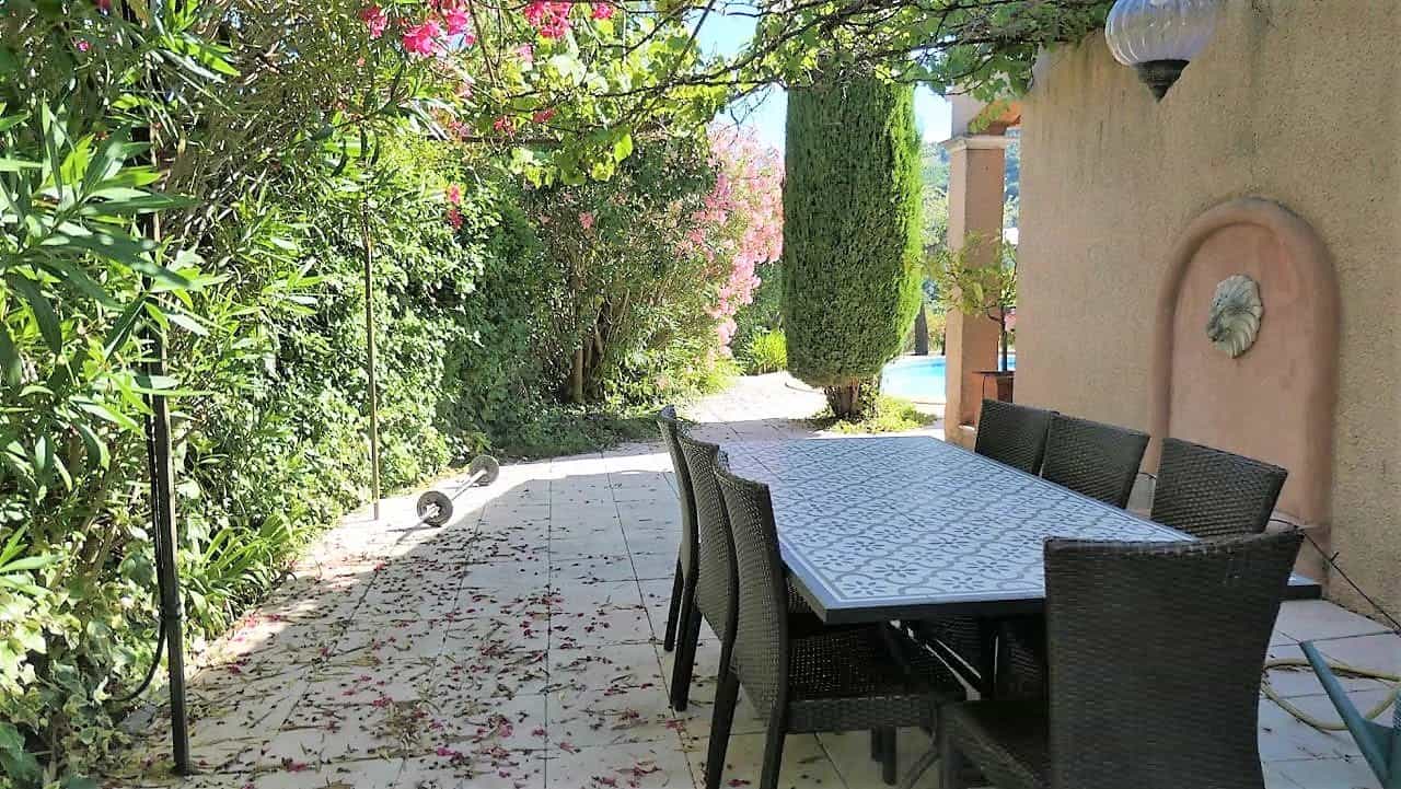 Casa nel Auribeau-sur-Siagne, Provence-Alpes-Côte d'Azur 12143018