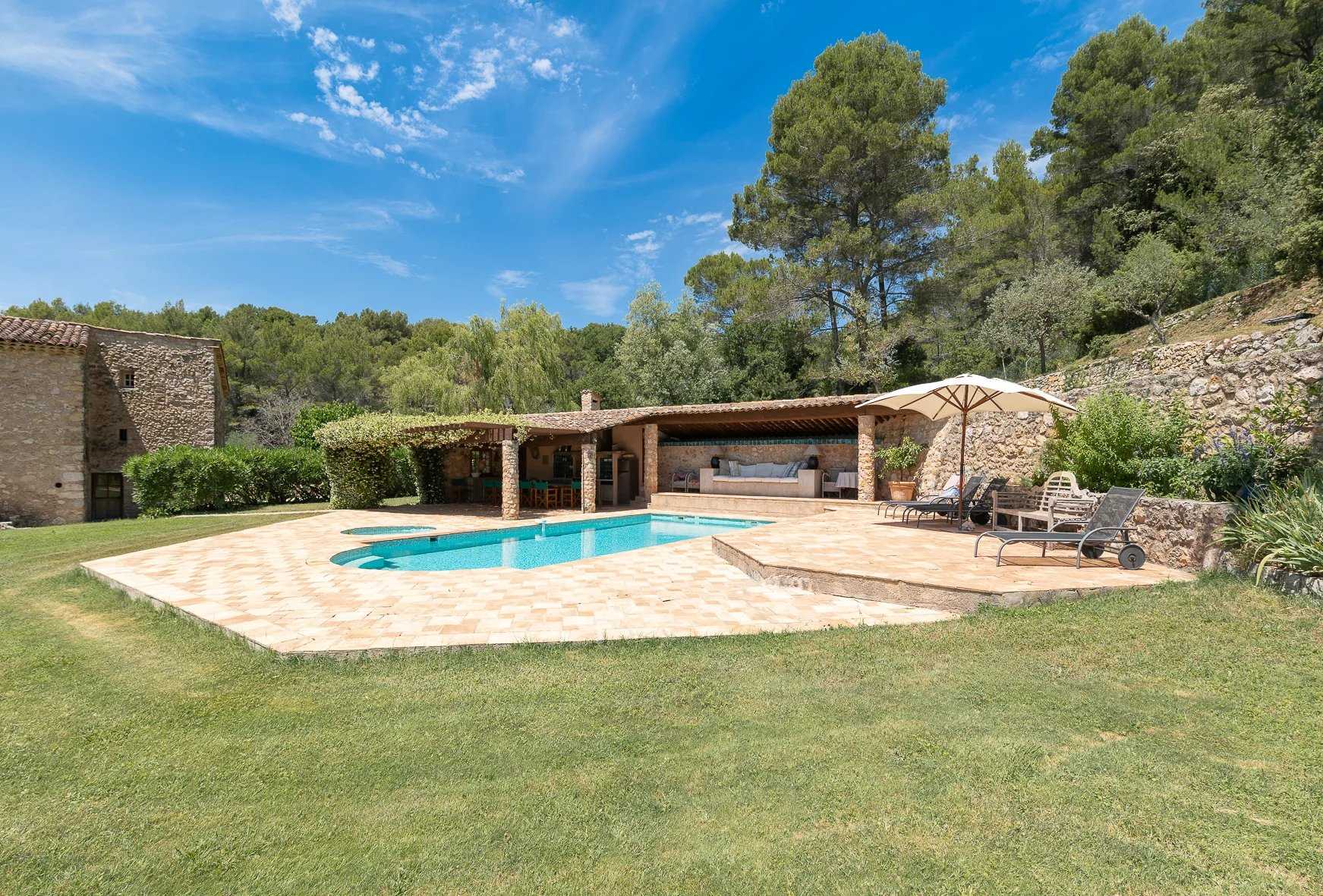 Talo sisään Seillans, Provence-Alpes-Côte d'Azur 12143021
