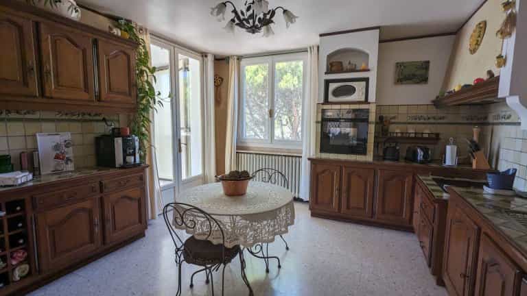Huis in Caumont-sur-Durance, Provence-Alpes-Cote d'Azur 12143039
