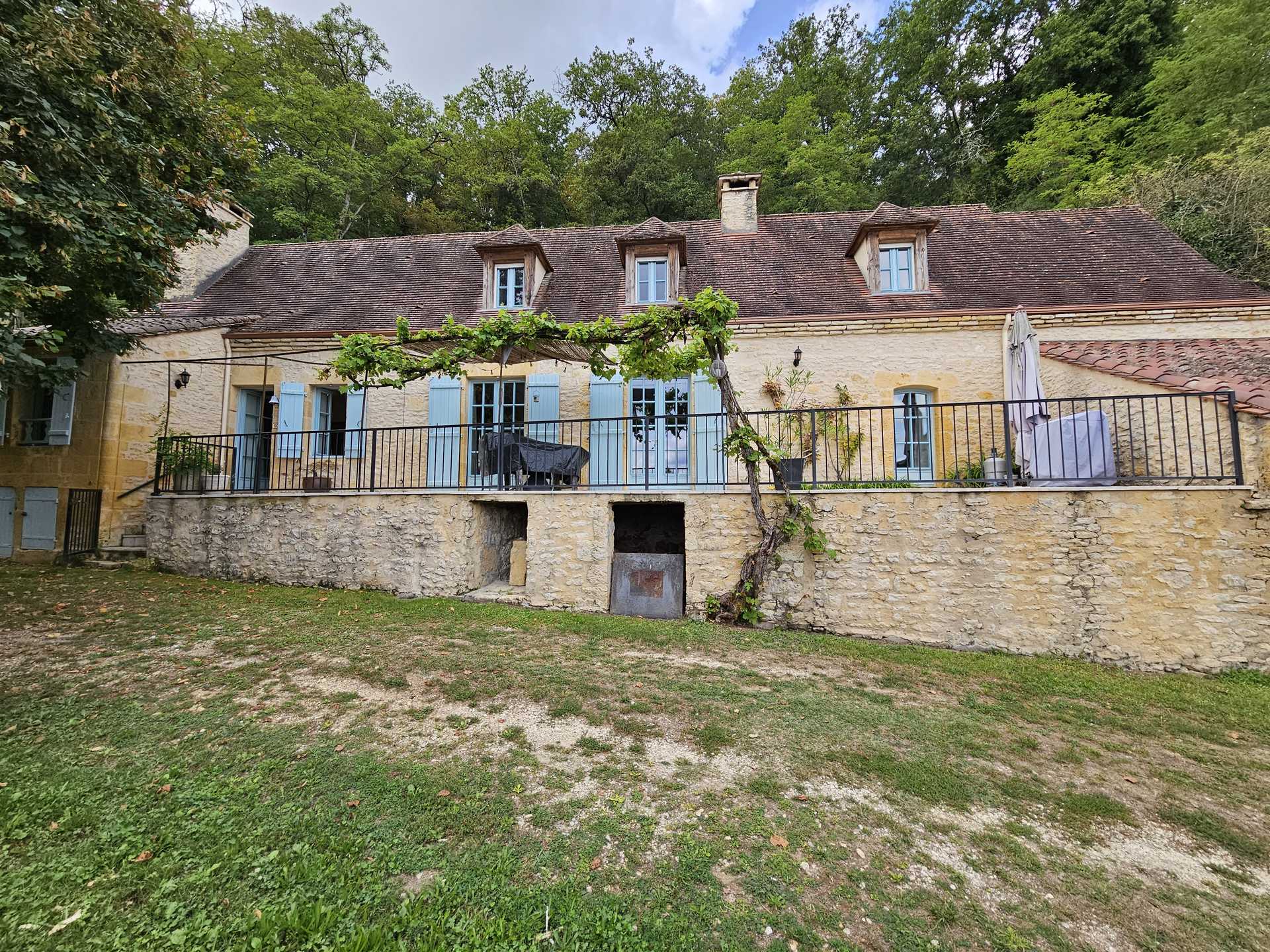 жилой дом в Mauzac-et-Grand-Castang, Nouvelle-Aquitaine 12143067
