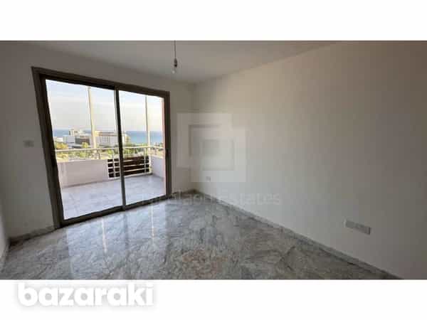 Condominium in Agios Tychon, Larnaca 12143705