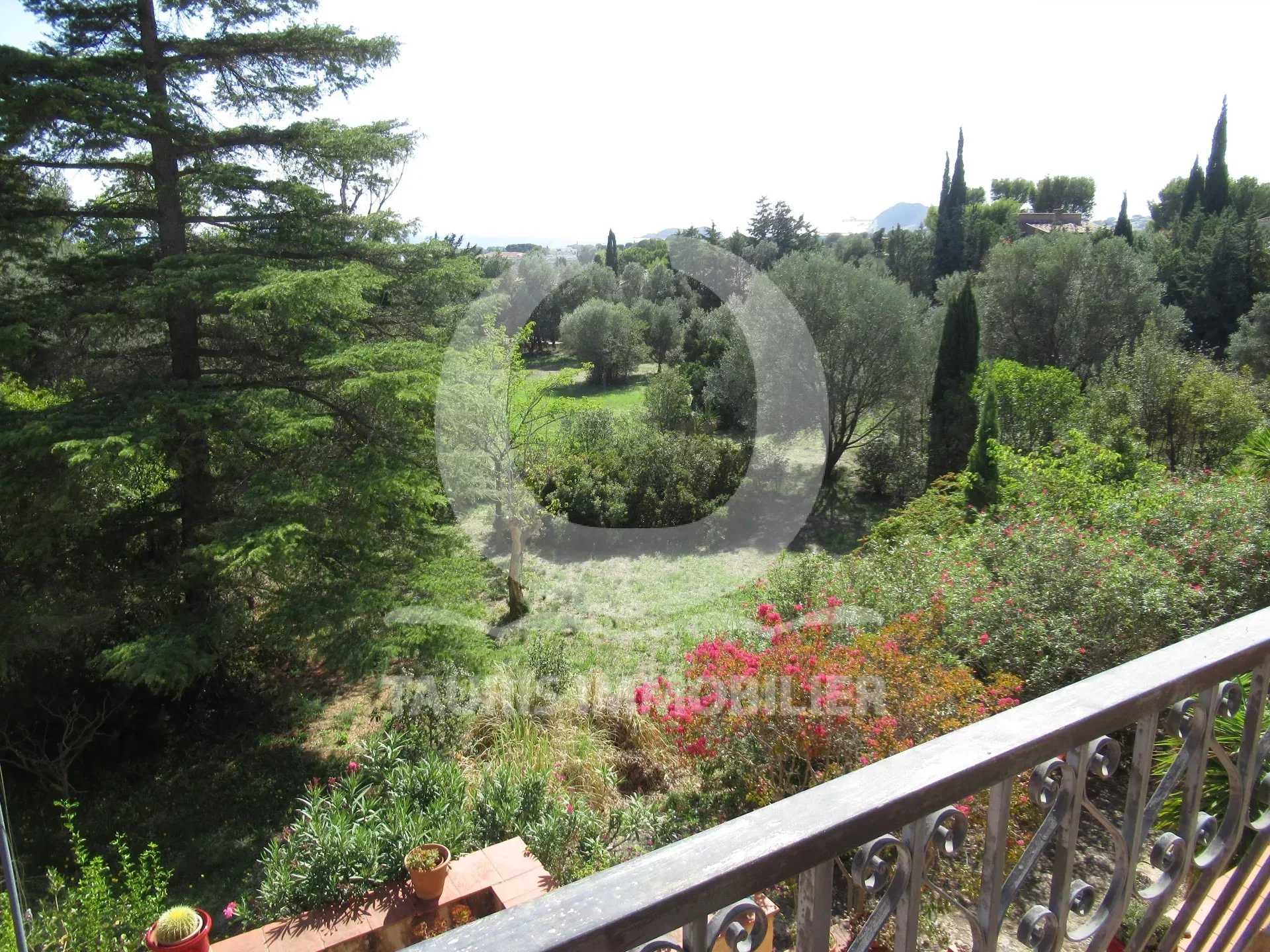 Hus i La Ciotat, Provence-Alpes-Cote d'Azur 12144250