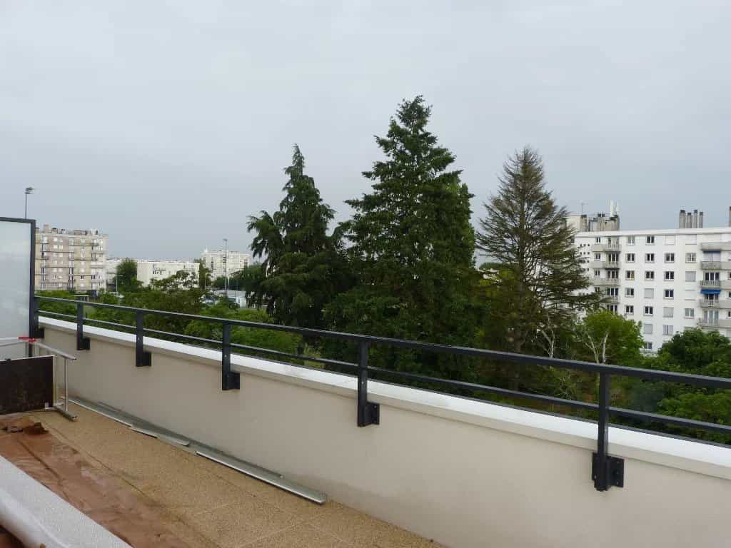 Condominium in Tours, Indre-et-Loire 12144267