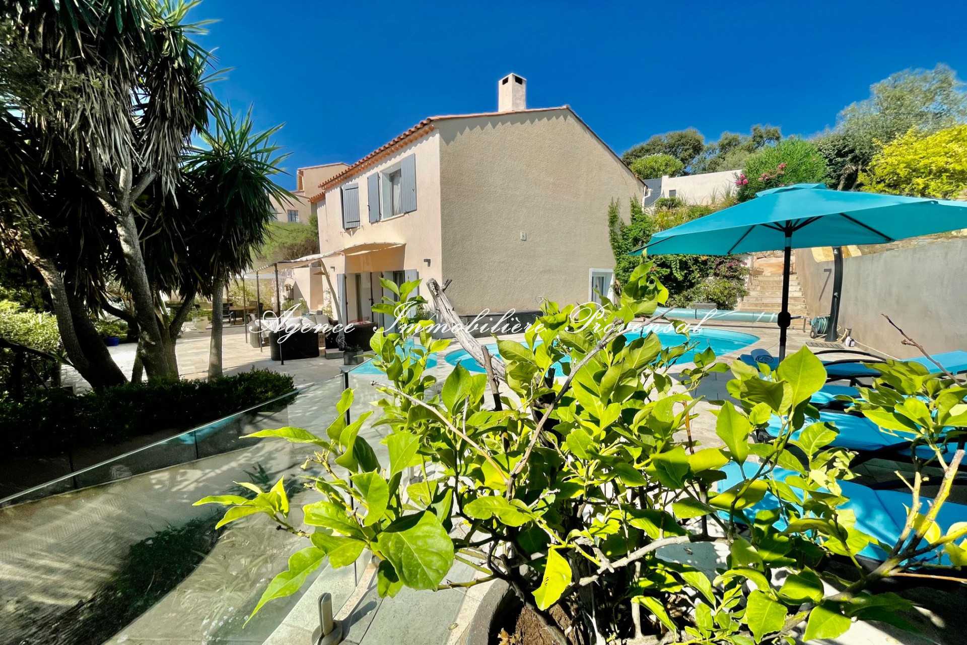 Rumah di Sainte-Maxime, Provence-Alpes-Cote d'Azur 12144645
