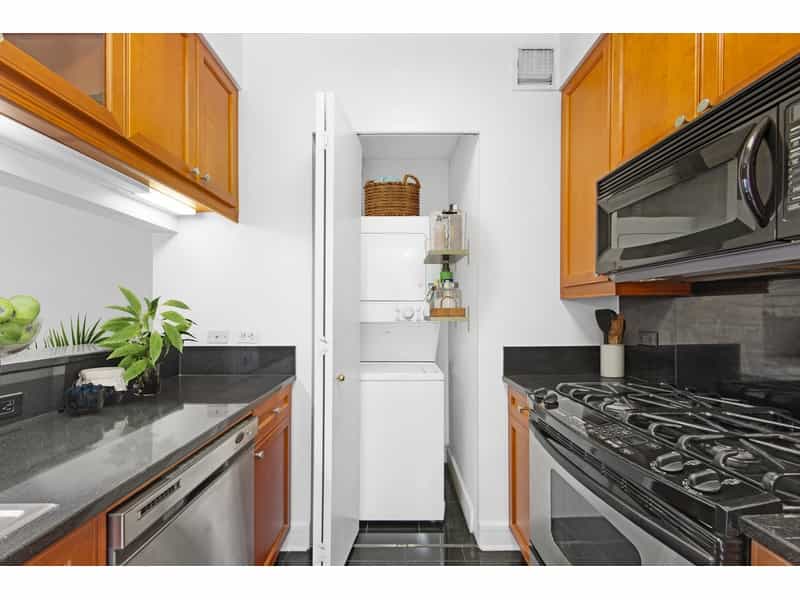 Condominium in Manhattan, New York 12144704
