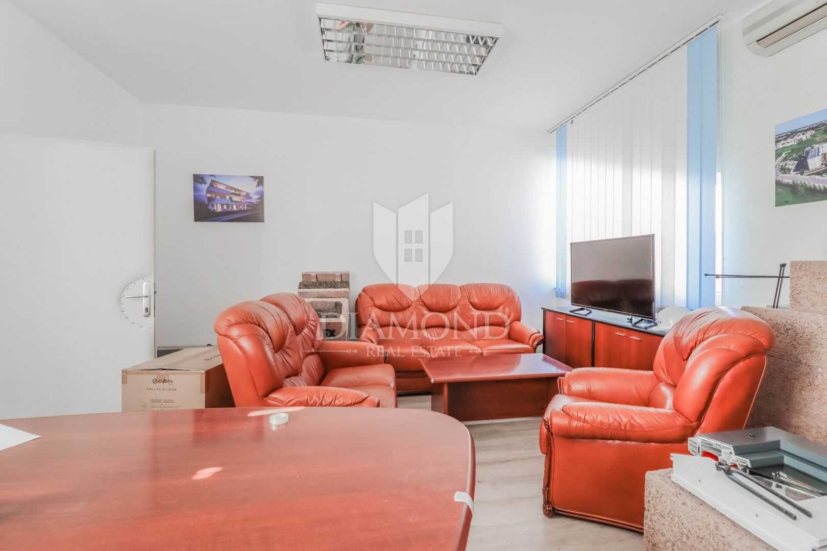 Офіс в Umag, Istria County 12144908