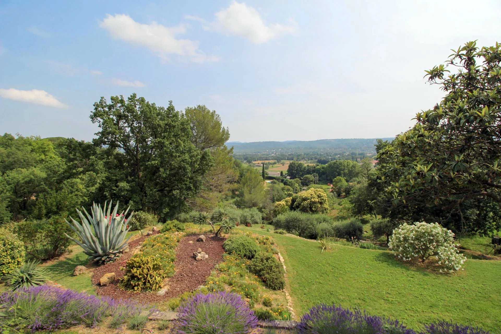 Hus i Callian, Provence-Alpes-Cote d'Azur 12146340