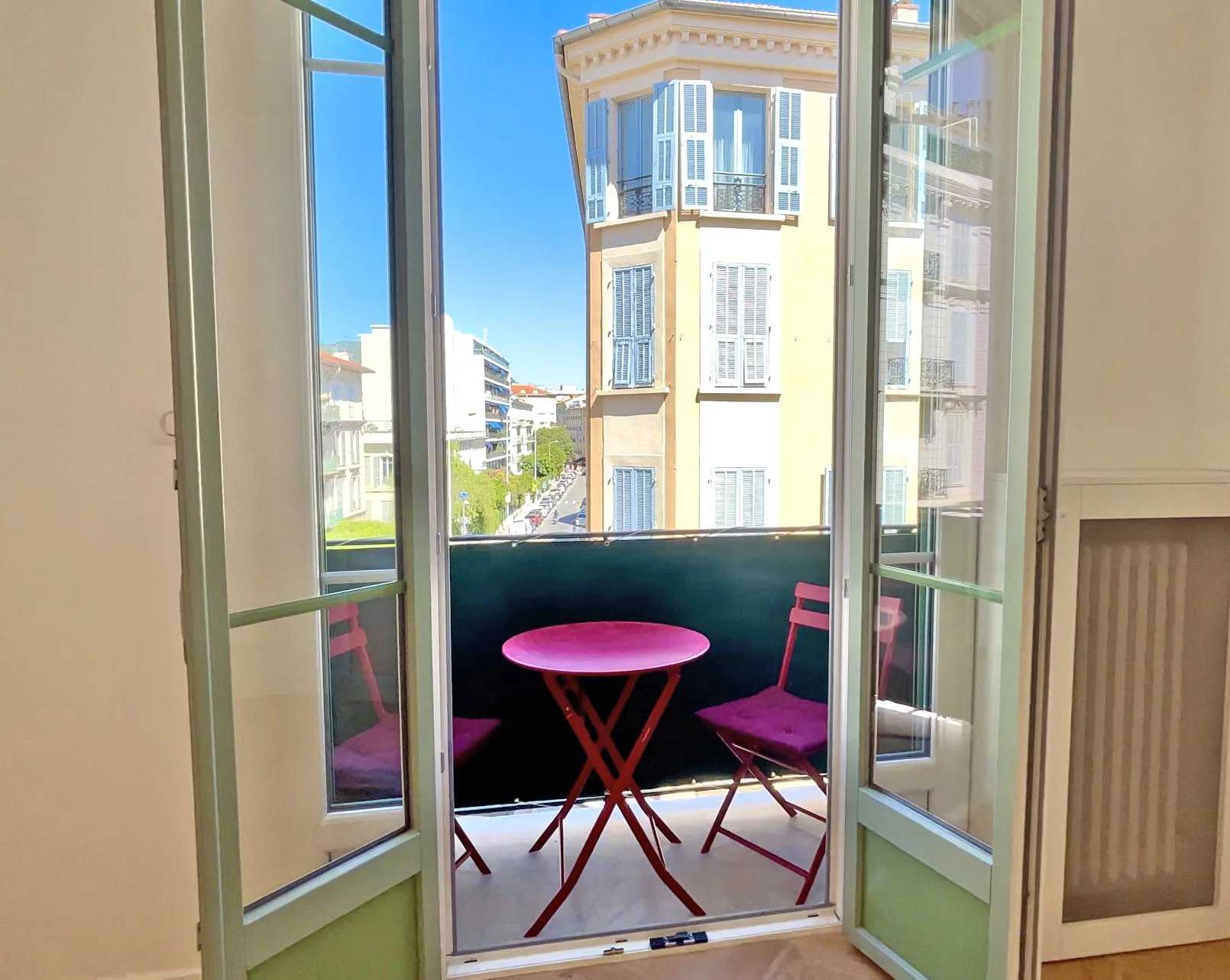 公寓 在 Nice, Provence-Alpes-Côte d'Azur 12146342