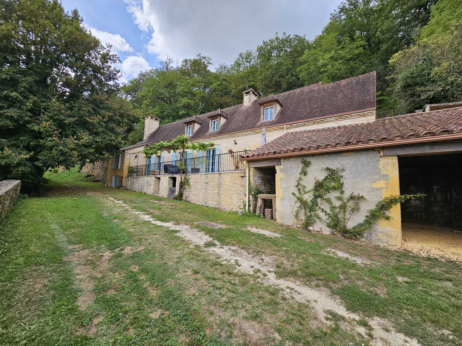 жилой дом в Mauzac-et-Grand-Castang, Nouvelle-Aquitaine 12146345