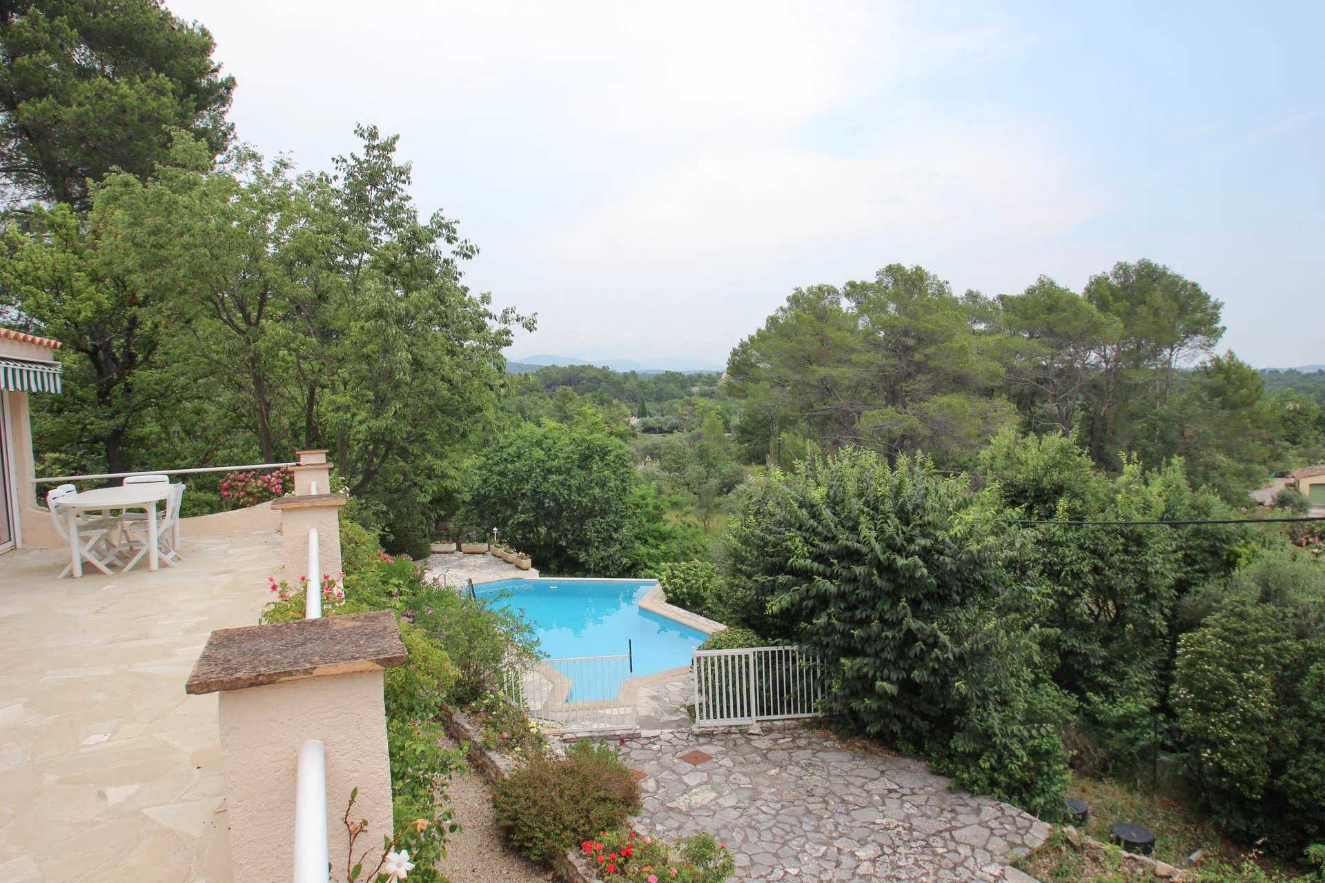 집 에 Seillans, Provence-Alpes-Côte d'Azur 12146351