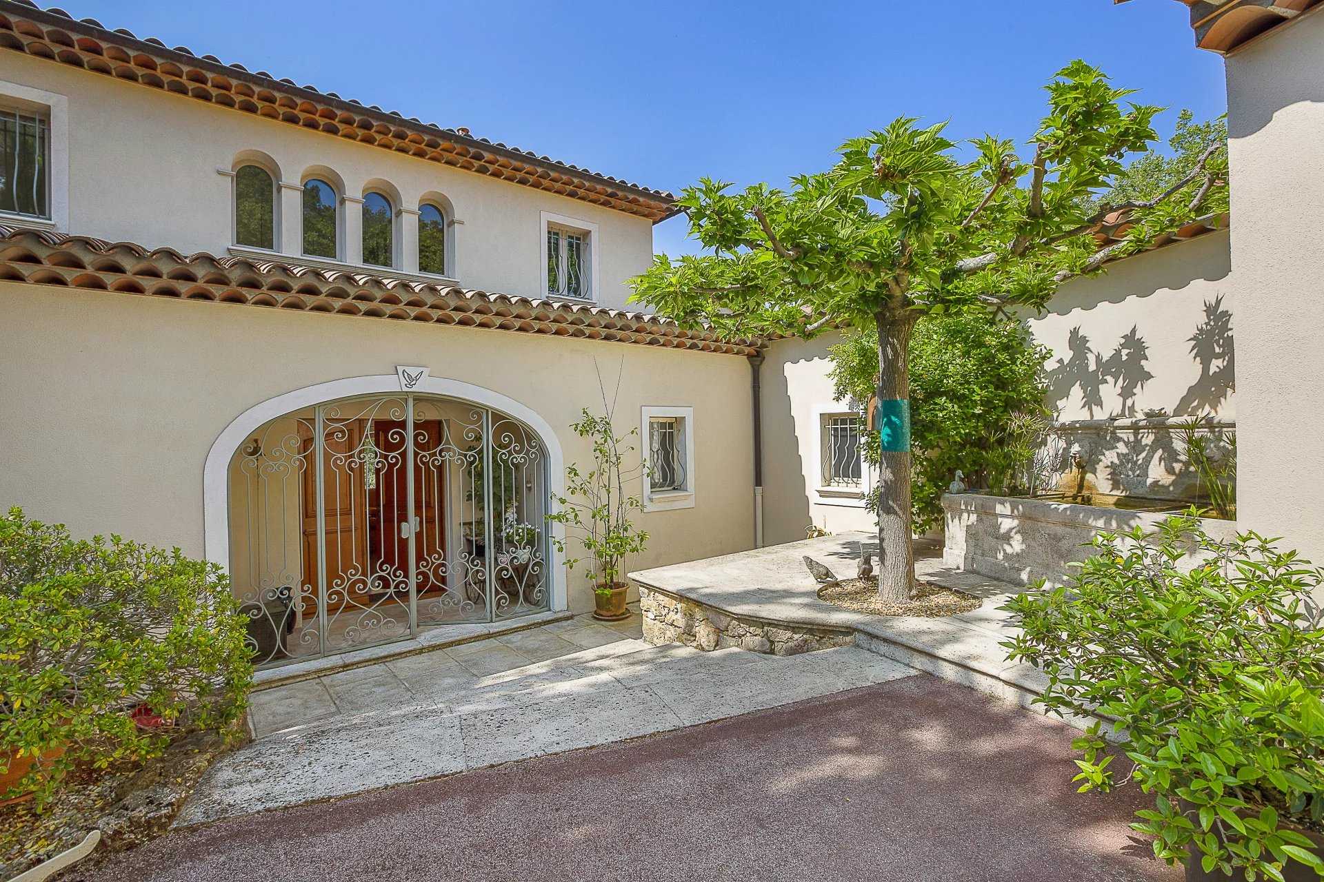 Condominium in Draguignan, Provence-Alpes-Côte d'Azur 12146363