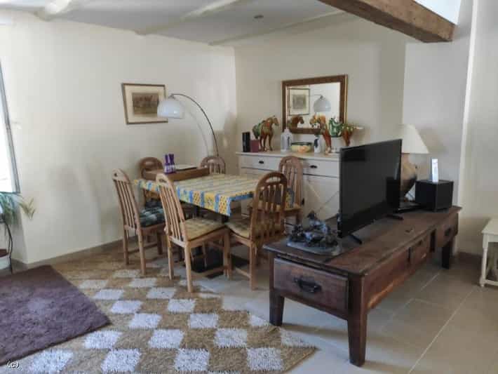 House in Champagne-Mouton, Nouvelle-Aquitaine 12146530