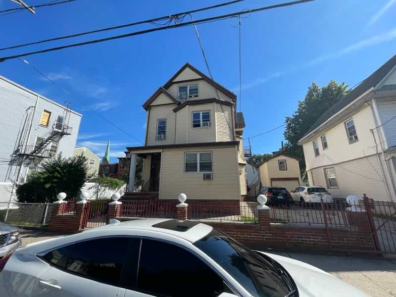 Multi Family in Jersey City, New Jersey 12148335