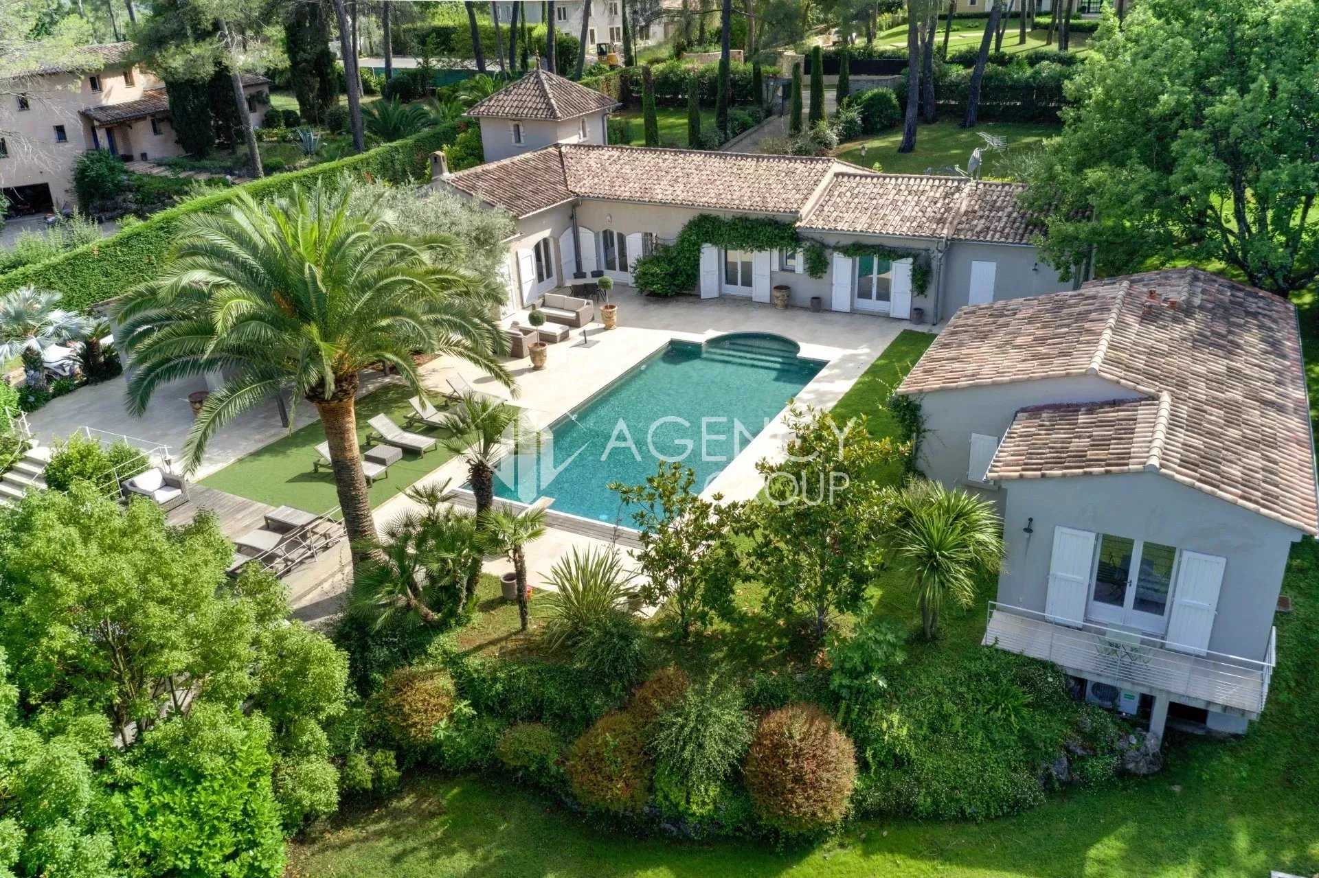 House in Mougins, Provence-Alpes-Cote d'Azur 12149601
