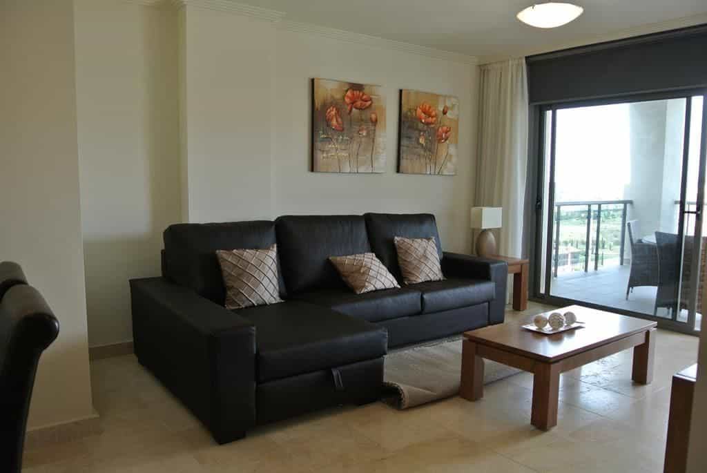 Condominium in Benahavis, Andalusia 12150544