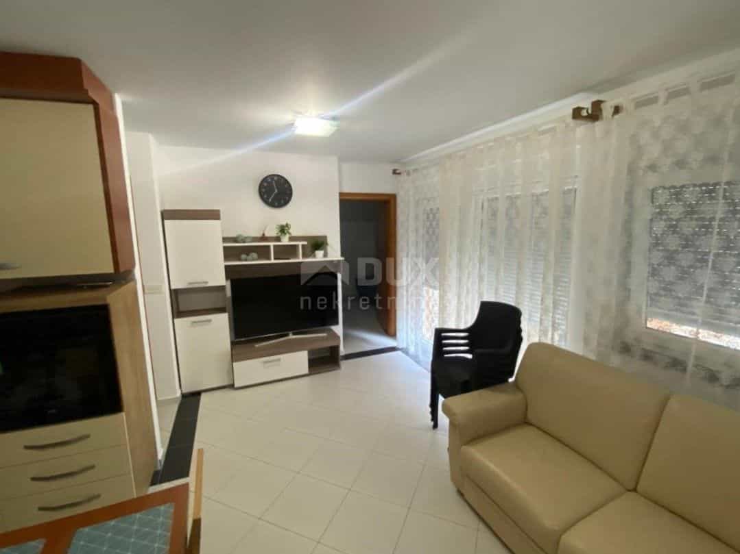 Condominium in Petrčane, Zadar County 12150575