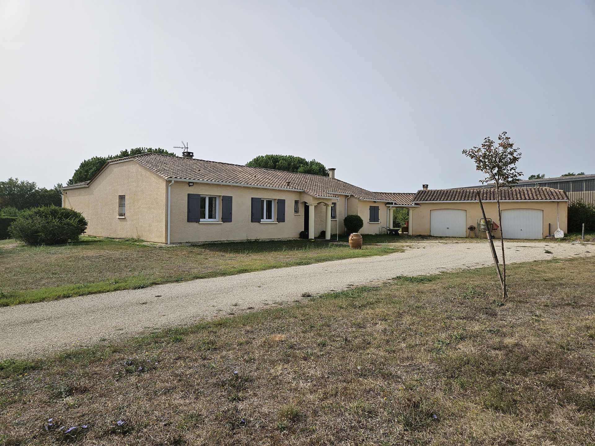 بيت في Baneuil, Nouvelle-Aquitaine 12151718