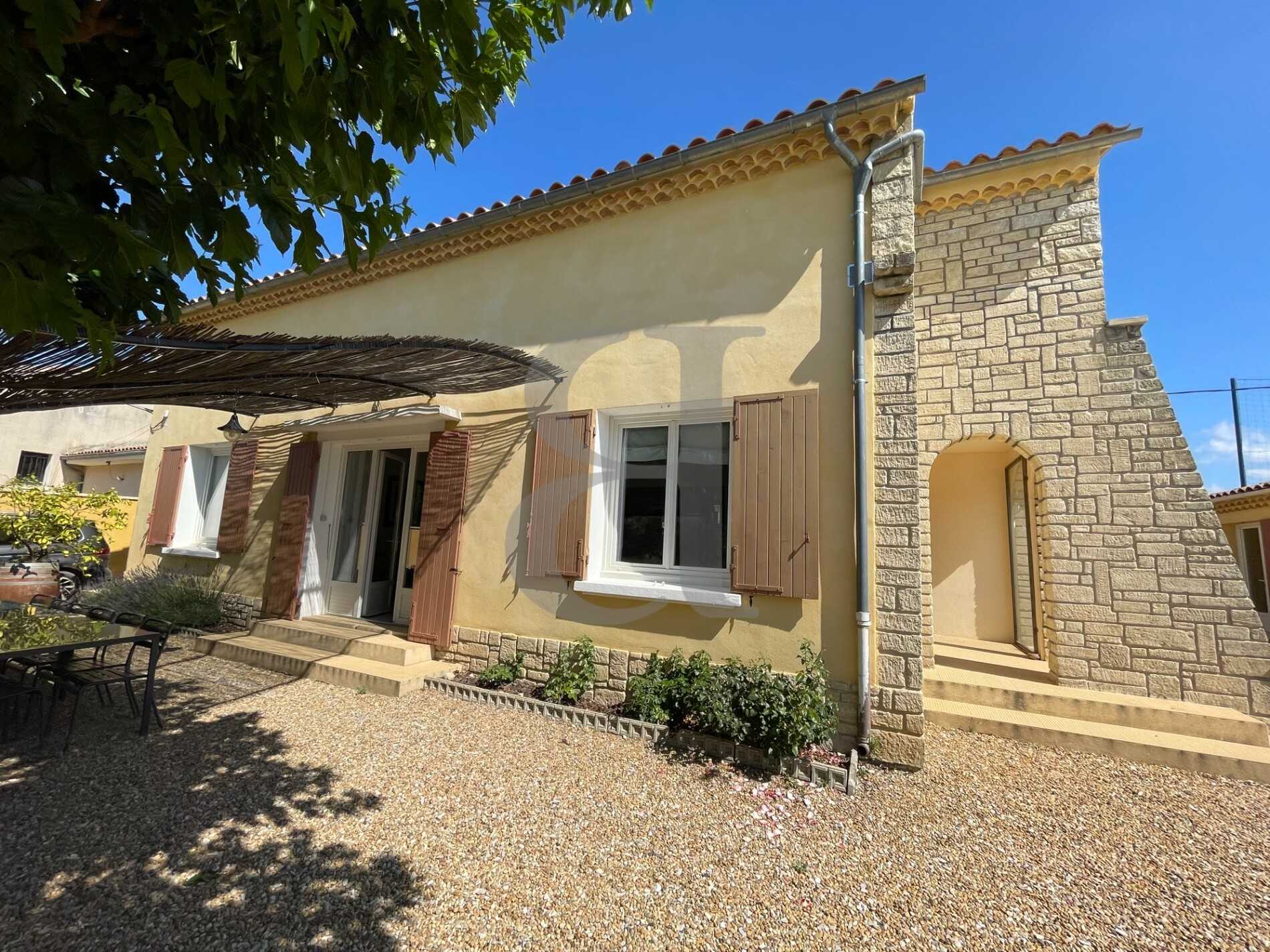 Rumah di Vaison-la-Romaine, Provence-Alpes-Cote d'Azur 12151728