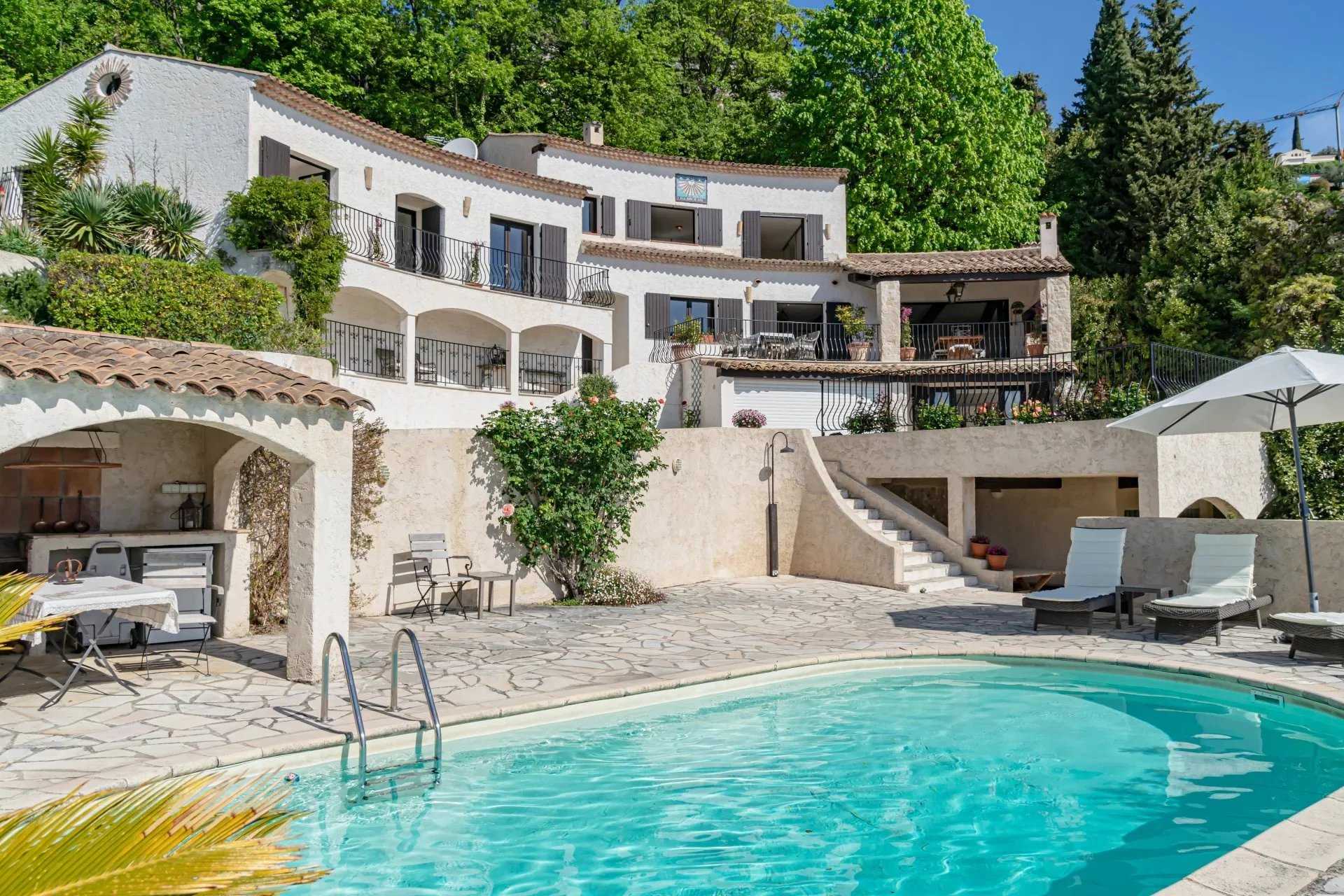 Talo sisään Vence, Provence-Alpes-Côte d'Azur 12151802
