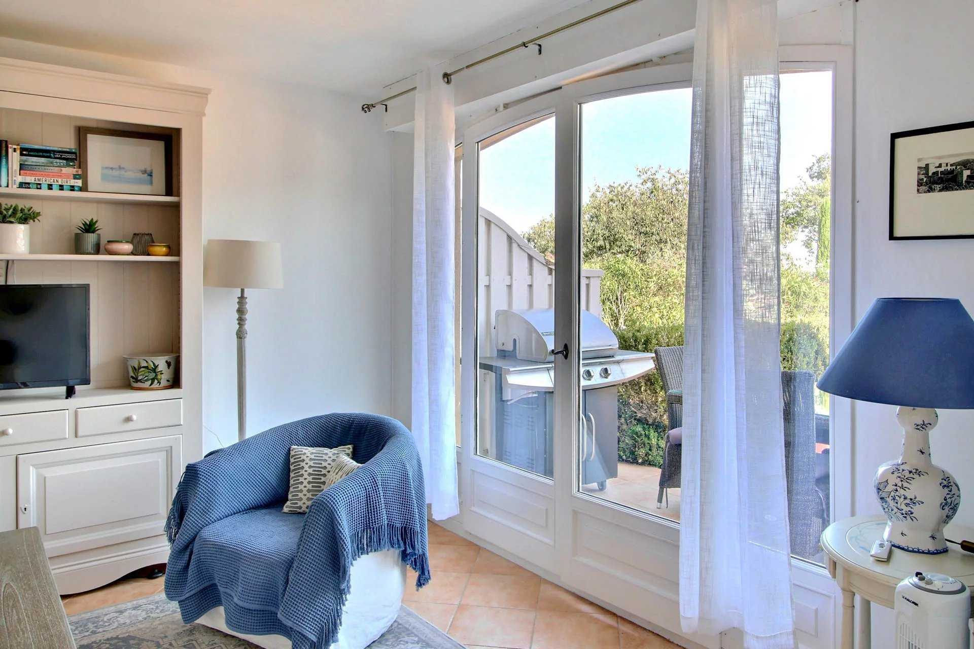 公寓 在 Tourrettes, Provence-Alpes-Côte d'Azur 12151810