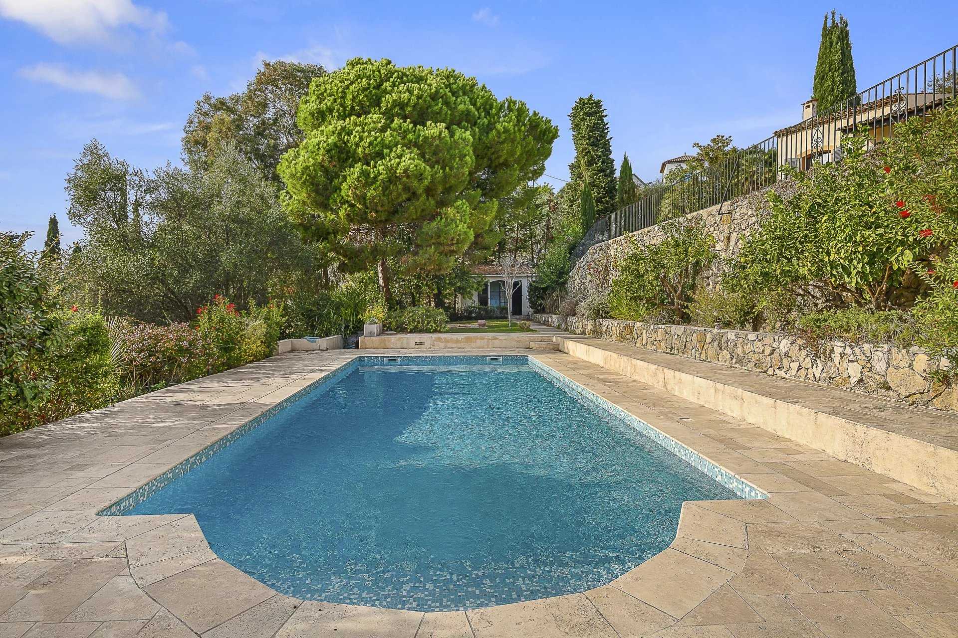 σπίτι σε Grasse, Provence-Alpes-Côte d'Azur 12151865