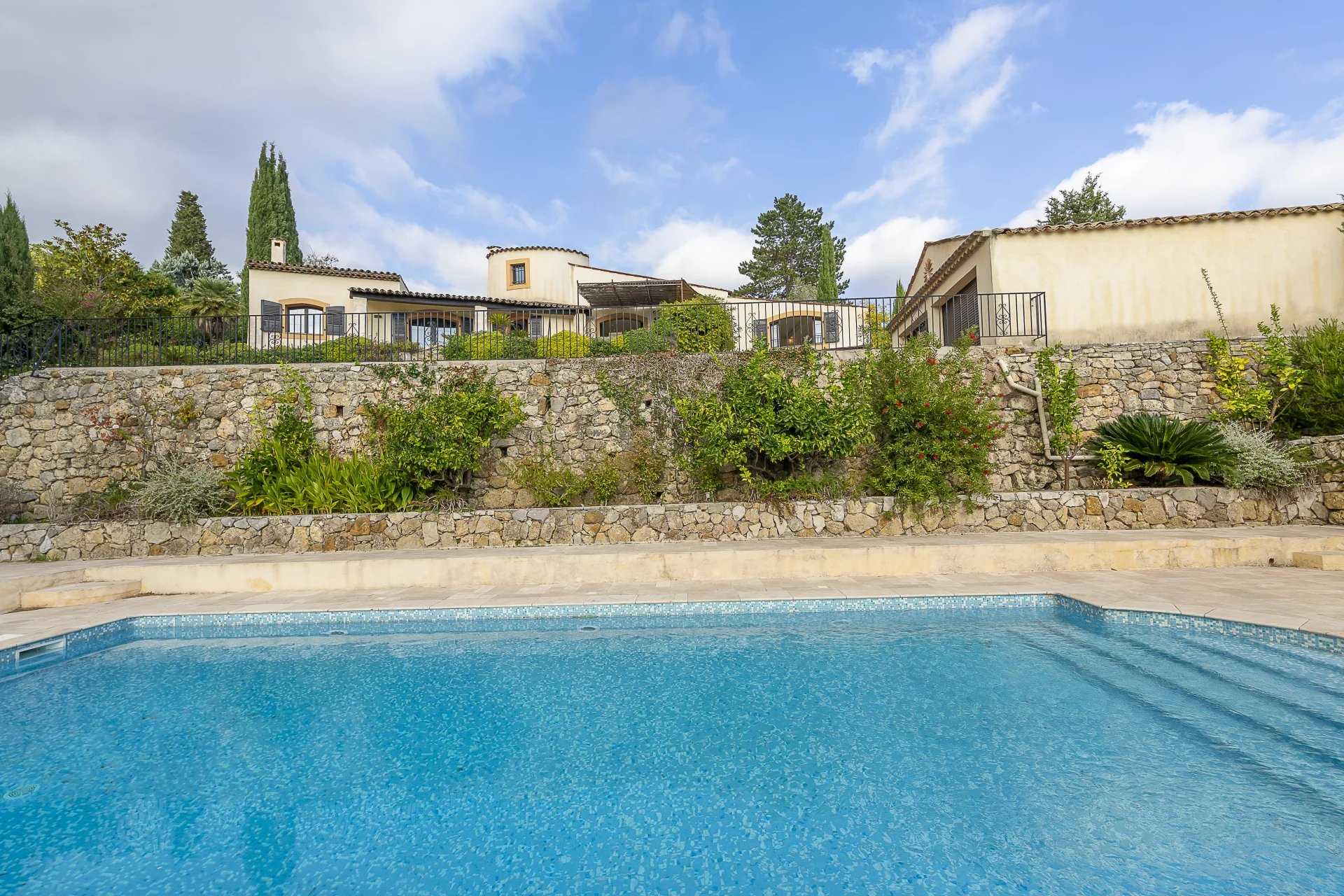 σπίτι σε Grasse, Provence-Alpes-Côte d'Azur 12151865
