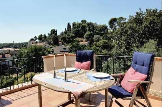 Condominium in Vence, Provence-Alpes-Cote d'Azur 12151874
