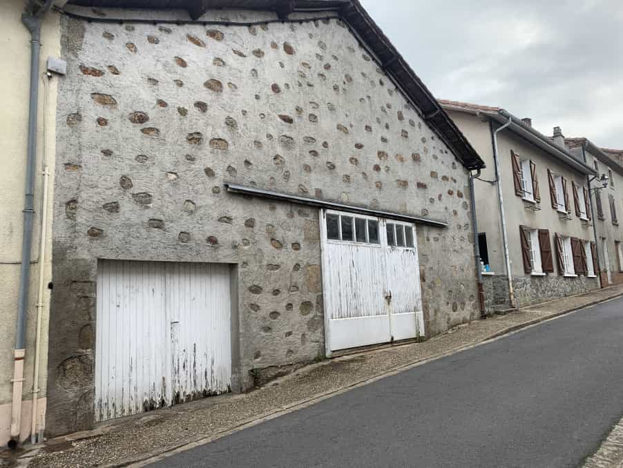 Будинок в Saint-Junien, Nouvelle-Aquitaine 12151944