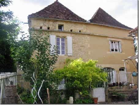Будинок в Saint-Cyprien, Nouvelle-Aquitaine 12151949