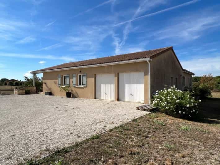 House in Verteuil-sur-Charente, Nouvelle-Aquitaine 12152063