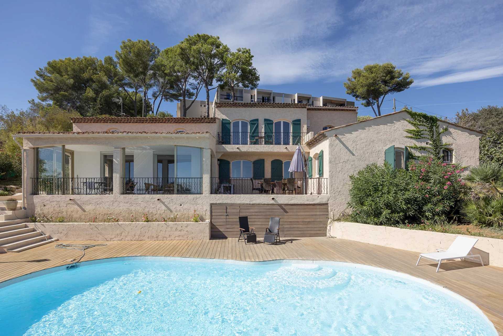 بيت في Vallauris, Provence-Alpes-Côte d'Azur 12152372