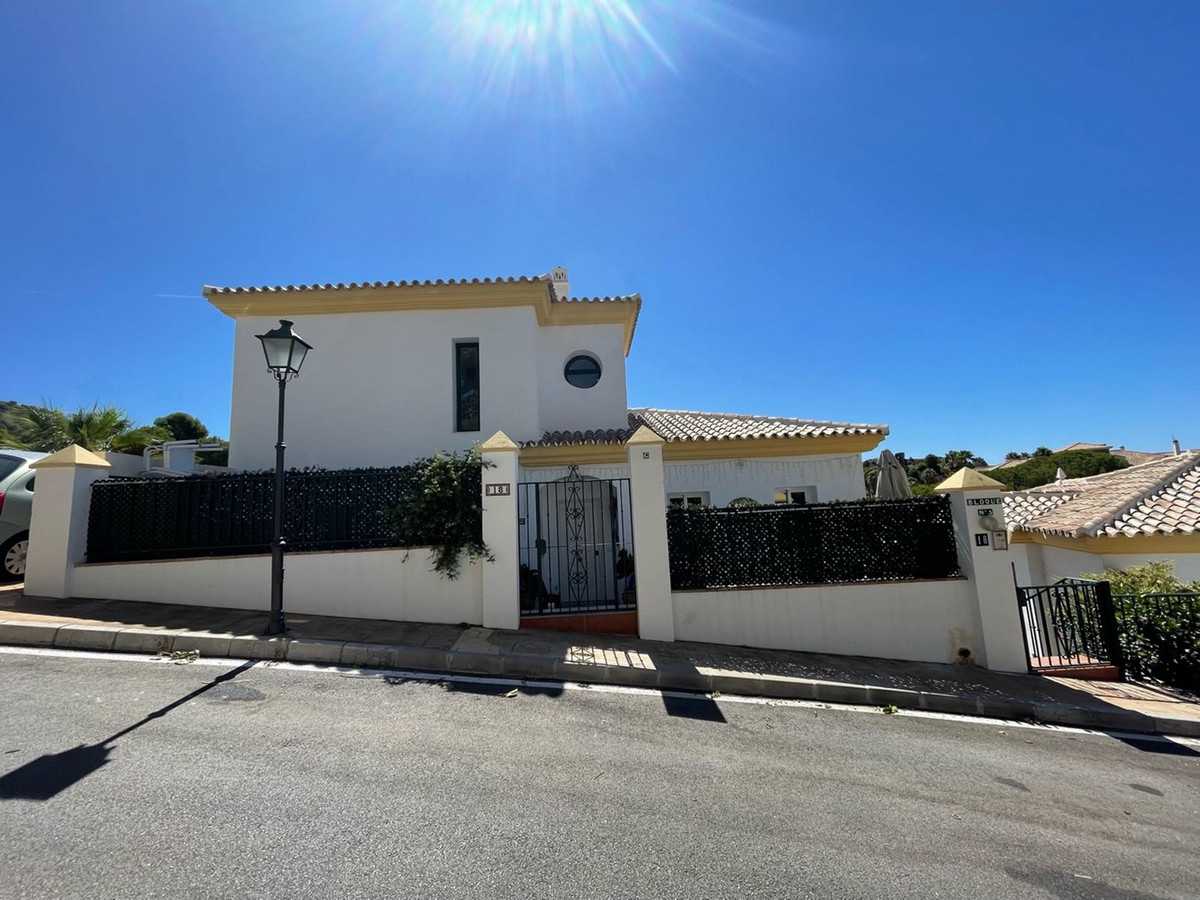 Eigentumswohnung im Alhaurin el Grande, Andalusien 12152401