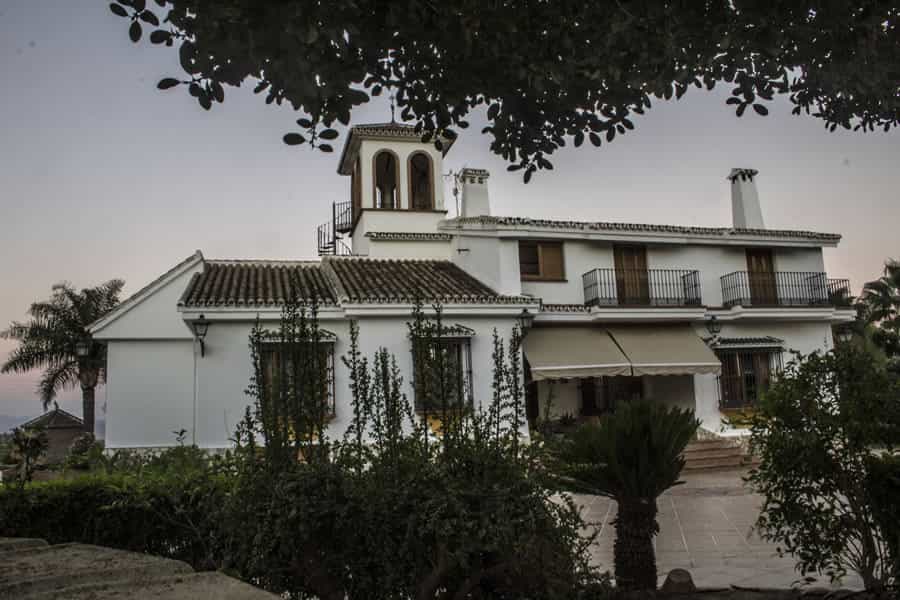 집 에 Alhaurín el Grande, Andalusia 12152571