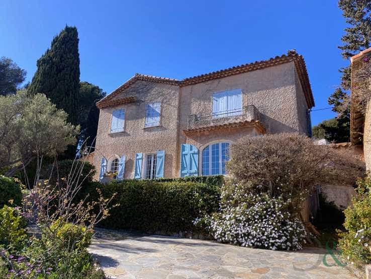 rumah dalam Sanary-sur-Mer, Provence-Alpes-Côte d'Azur 12152831
