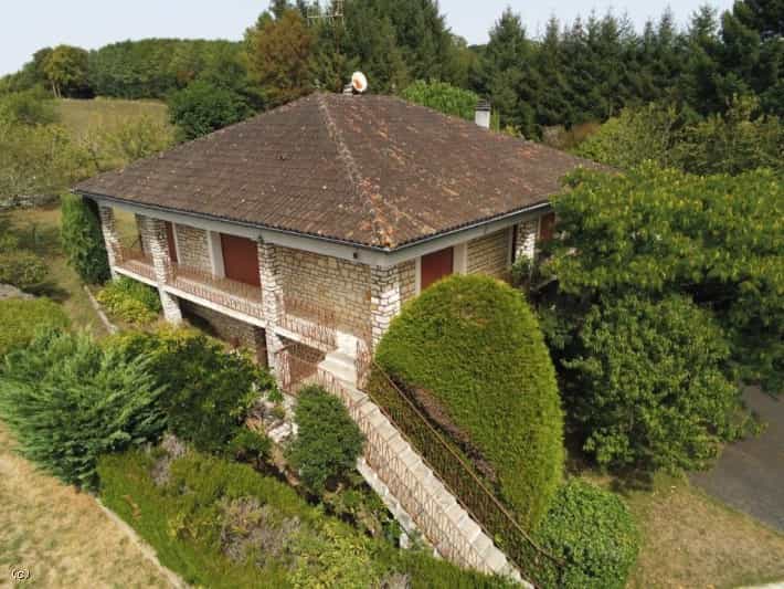 House in Champagne-Mouton, Nouvelle-Aquitaine 12153172