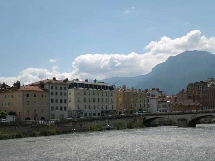 Condominium in Grenoble, Auvergne-Rhone-Alpes 12153522