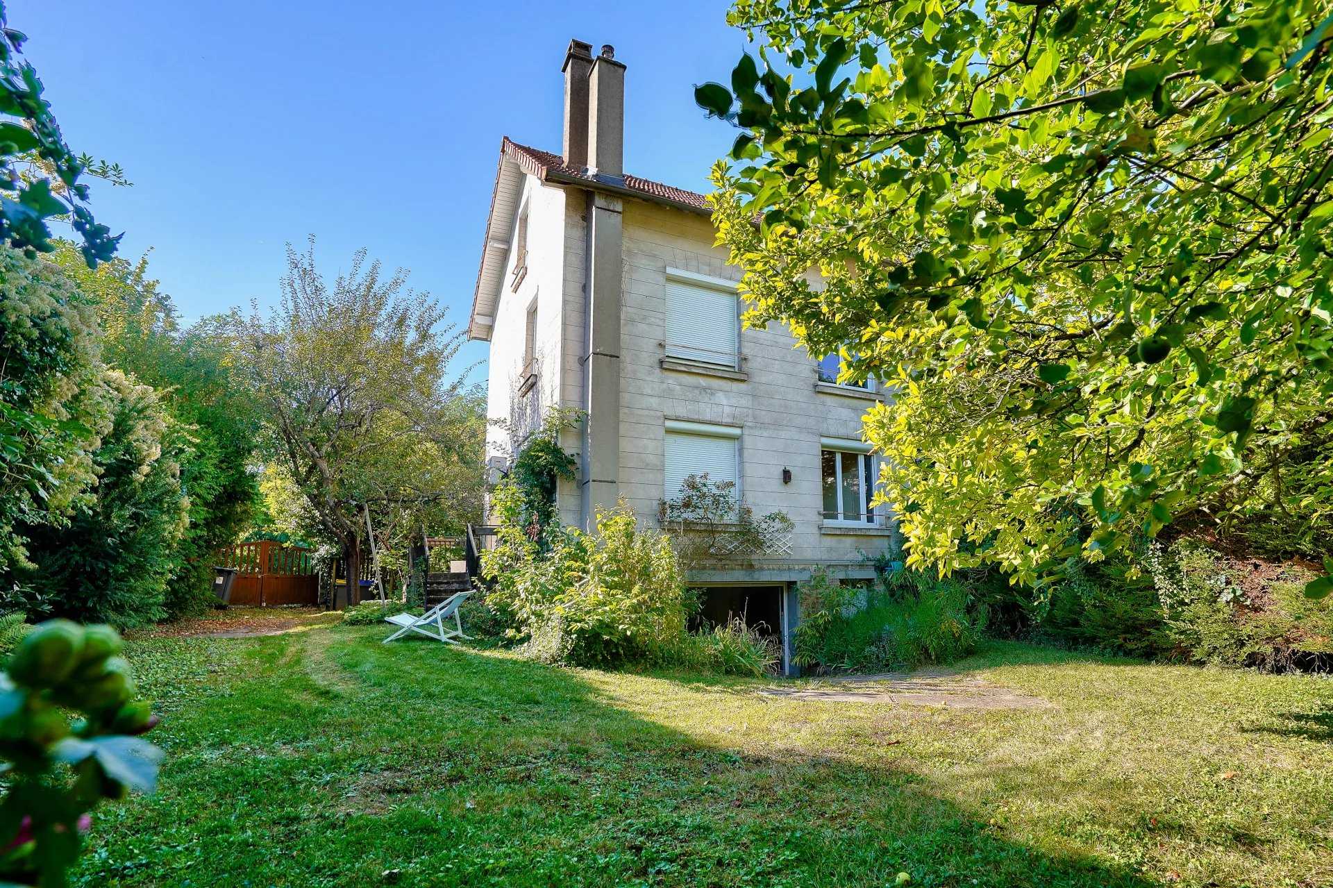 Rumah di Bourg-la-Reine, Ile-de-Perancis 12153546