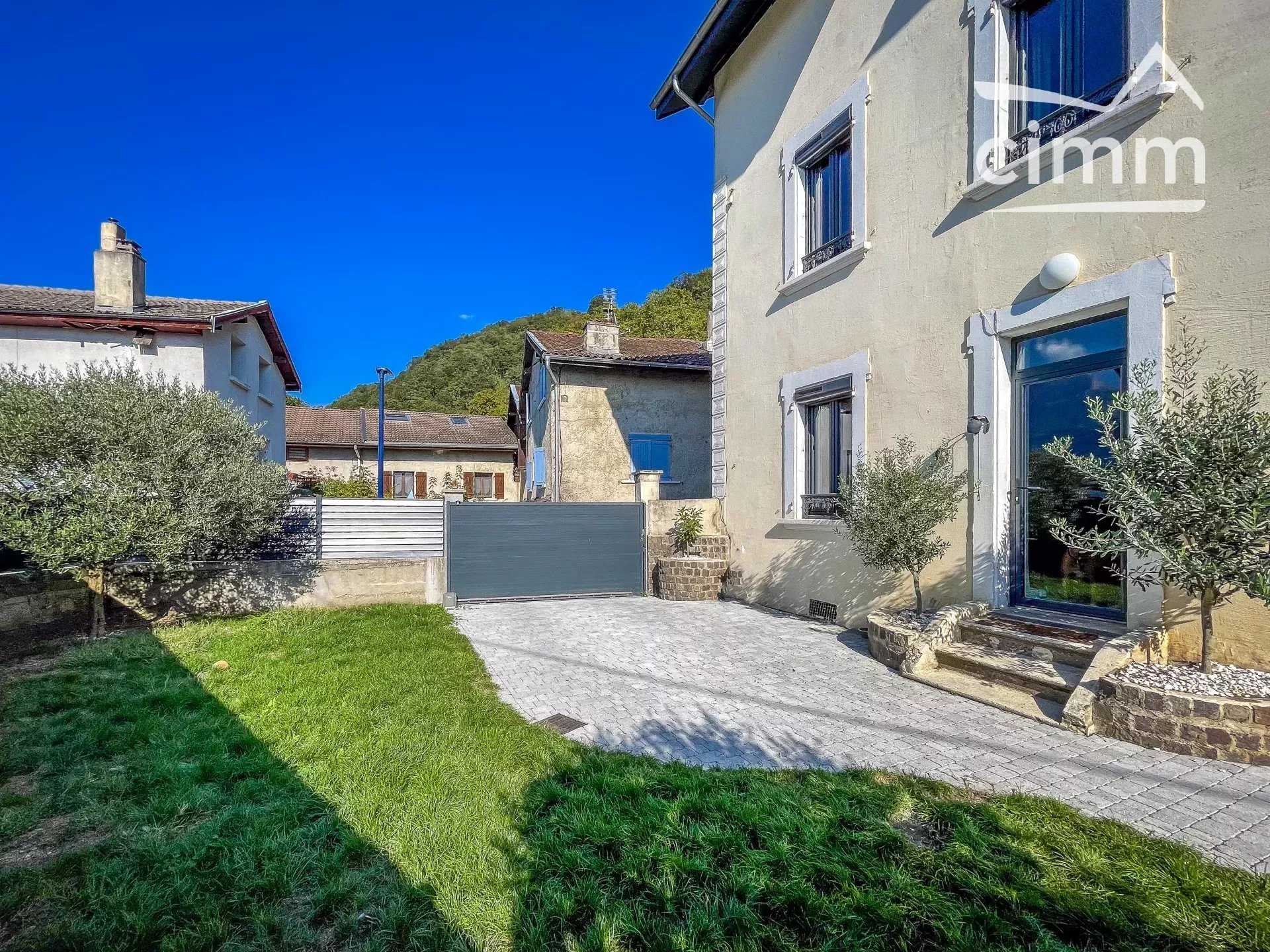 House in Villard-Bonnot, Auvergne-Rhone-Alpes 12153562