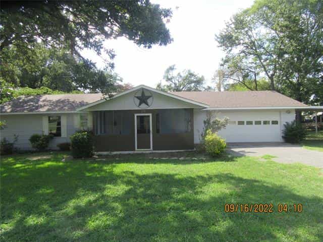 House in Sherwood Shores, Texas 12153645