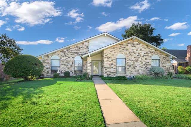 House in Plano, Texas 12153650