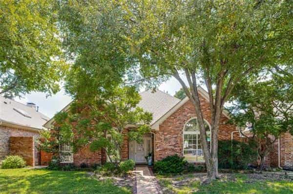 Huis in Addison, Texas 12153681