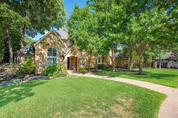 House in Southlake, Texas 12153690