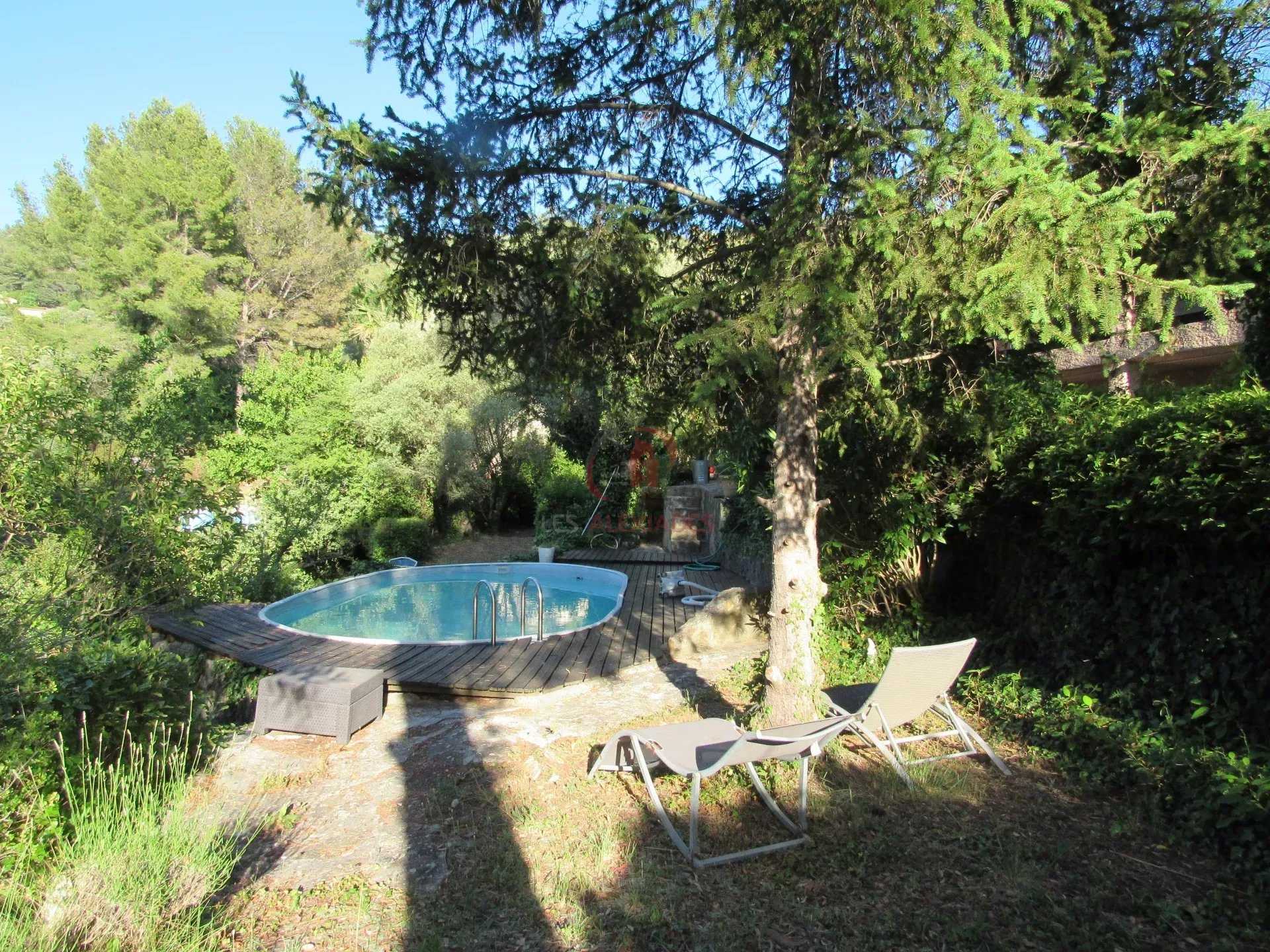Hus i Evenos, Provence-Alpes-Cote d'Azur 12153866