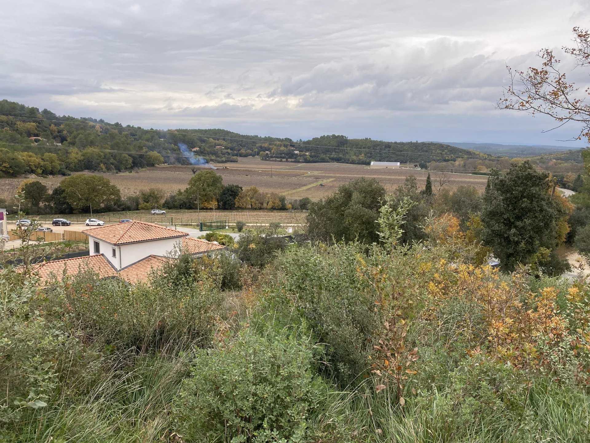 Land in Flassans-sur-Issole, Provence-Alpes-Côte d'Azur 12153893