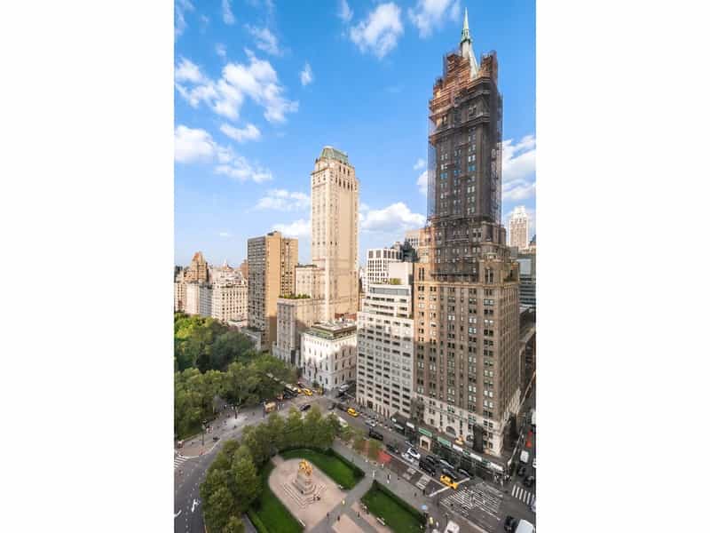 Condominium in Manhattan, New York 12154398