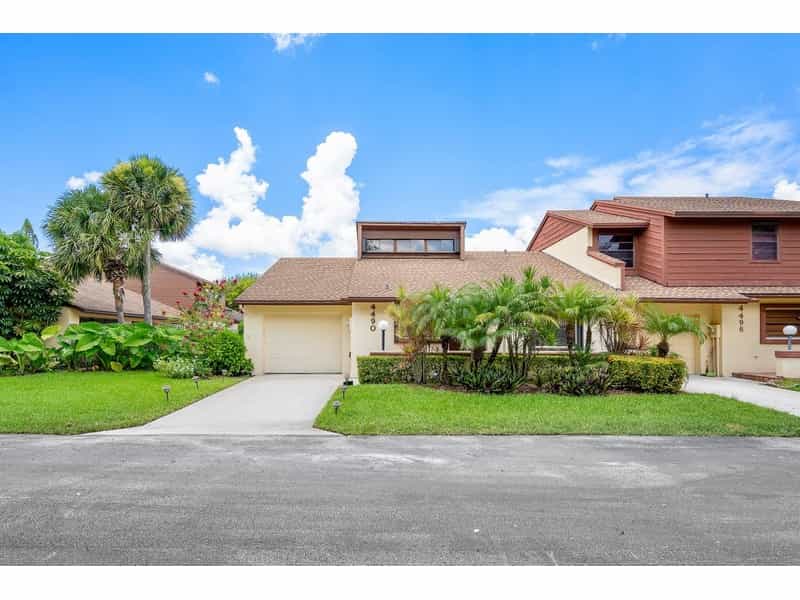 House in Kenwood Estates, Florida 12154407