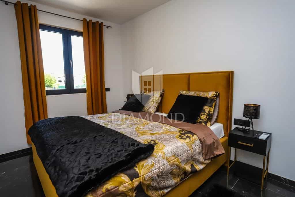 Condominio nel Parenzo, Istarska Zupanija 12154564