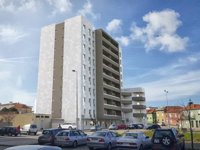 Condominium in Matosinhos, Porto District 12154627